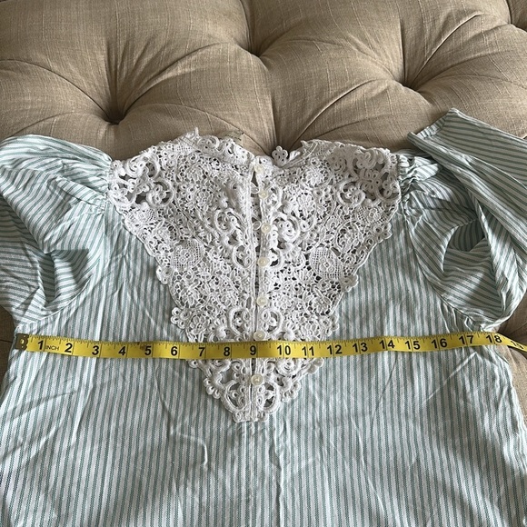 Sea New York Elegant White and Green Striped Lace Blouse - Picture 14 of 14